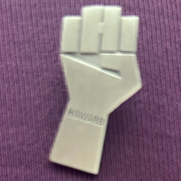 Howard Stern Magnets Two plus pin - Picture 4 of 7